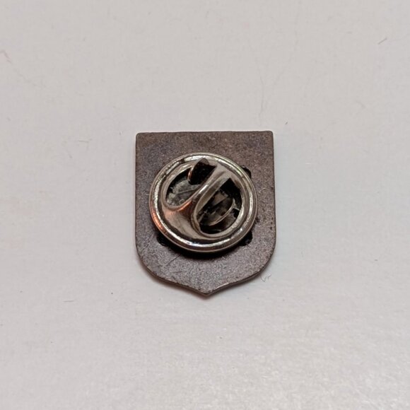 Vintage 90s Tommy Hilfiger Logo Lion Crest Pin Classic Designer Preppy Rare - Picture 3 of 3